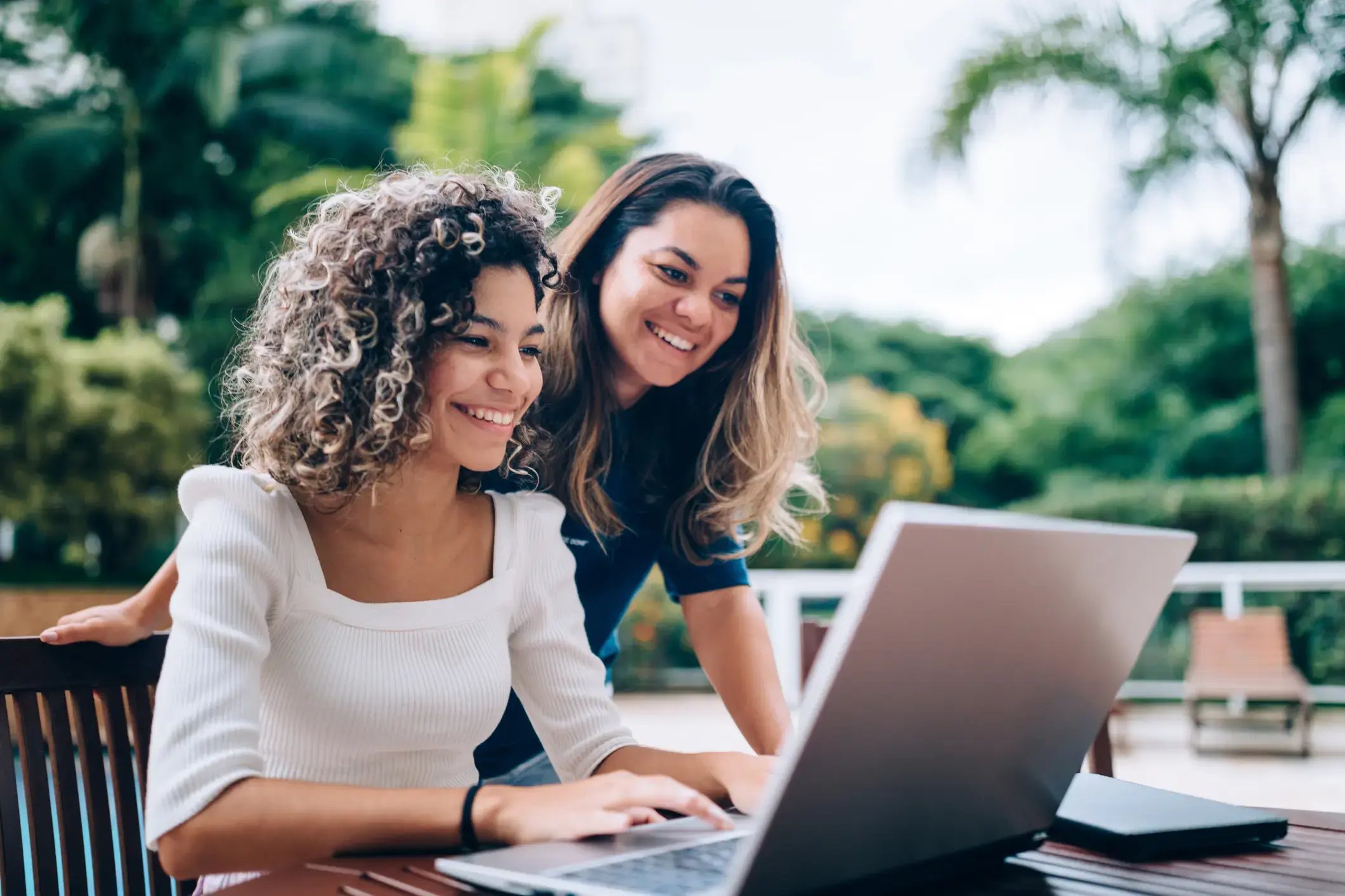 Two-women-looking-at-computer